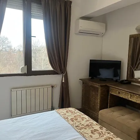 Andesite Boutique Sofie